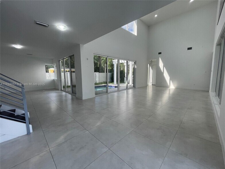 Building Photo - 10250 NW 74th Ter