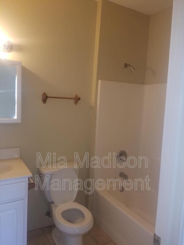 Building Photo - 512 Seiler Ave