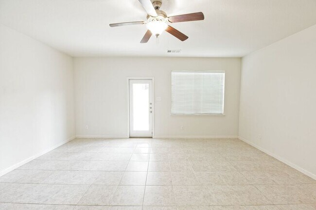 Building Photo - 1829 Persimmon Dr