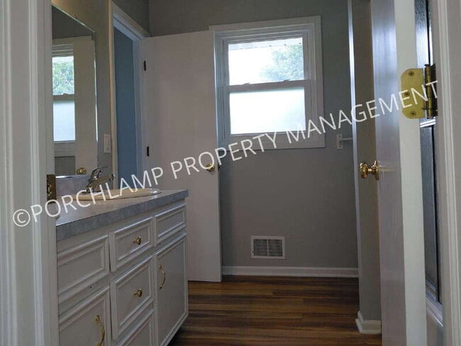 Building Photo - 3045 Chaminade Ct SW