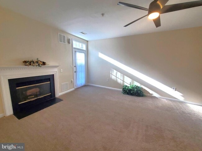 Building Photo - 2433 Wentworth Dr