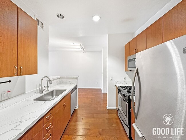 Building Photo - Resort-Style 1BR in Anaheim | Gym, Pool, Jacuzzi & Balcony