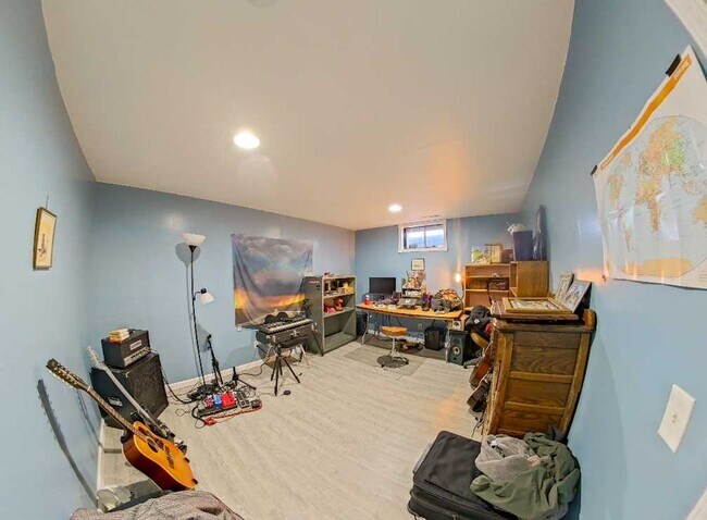 Building Photo - Fenced-in Yard + Finished Basement + Bonus Room/Office! Available July 3rd!