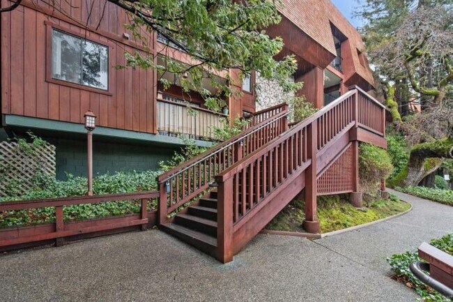 Building Photo - 2 bedroom in San Rafael CA 94901