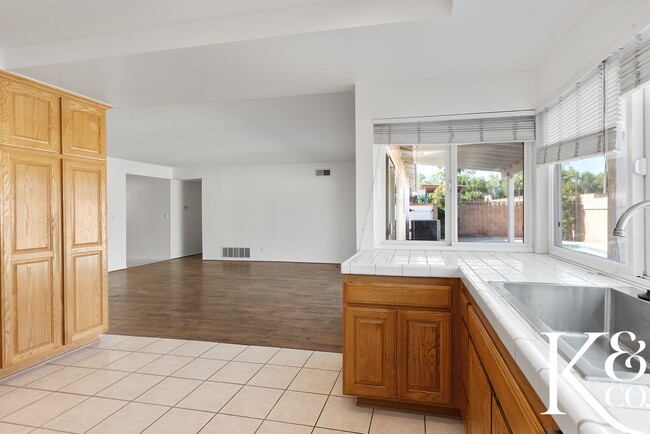 Building Photo - Stunning 4-Bedroom Simi Valley Home with P...