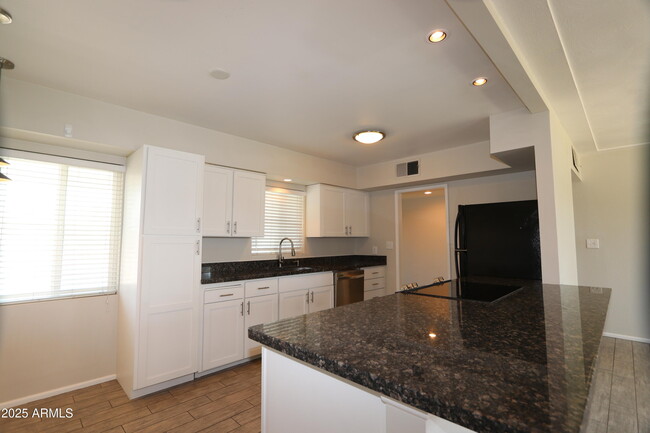 Building Photo - 6907 E Earll Dr