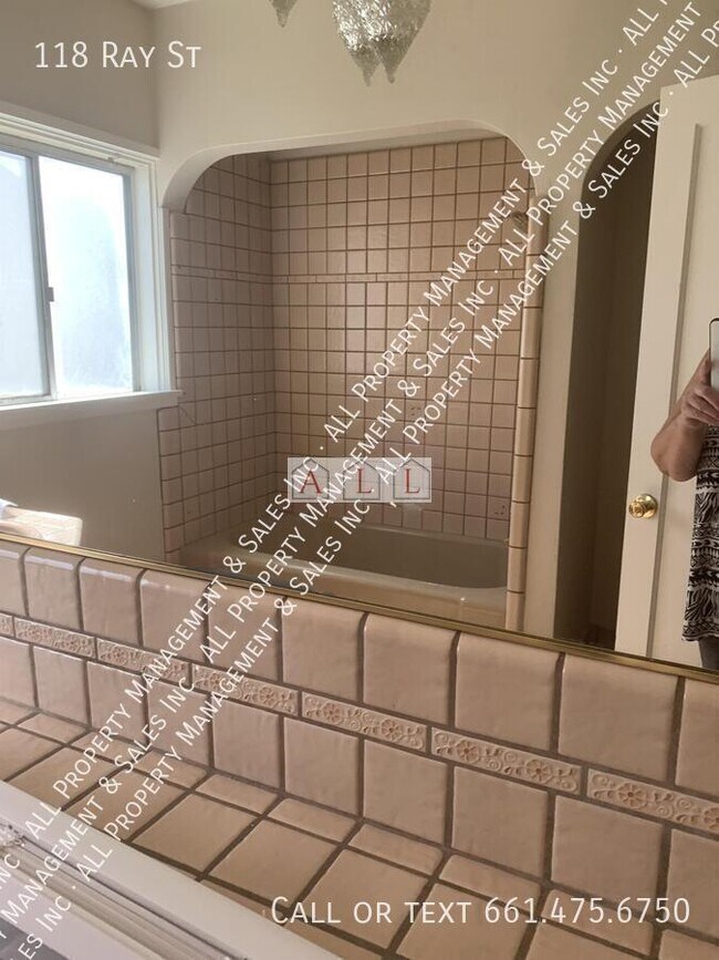 Building Photo - 118 Ray St