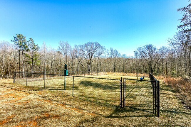 Building Photo - 102 Norse Crk Dr