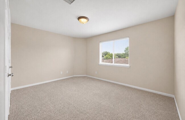 Building Photo - 3821 Houston Lake Dr