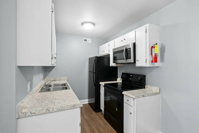 Building Photo - 612 Park Ave