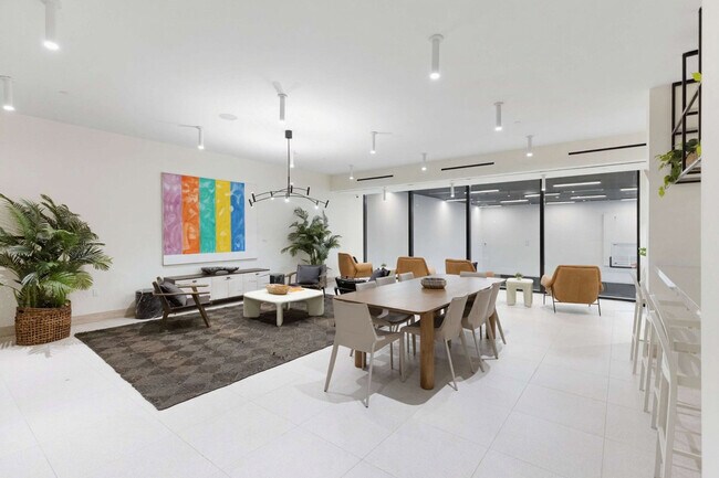 Building Photo - 225 N Miami Ave