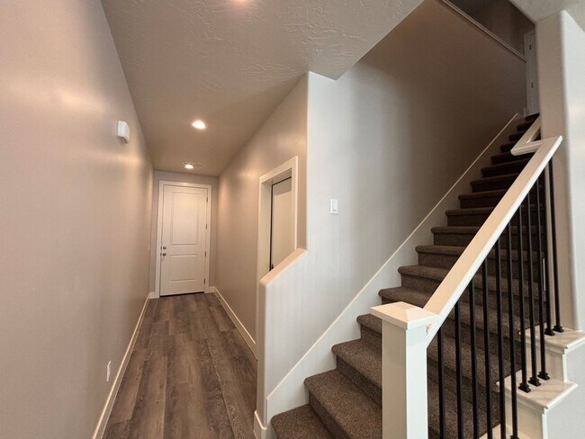 Building Photo - BRAND NEW TOWNHOME FOR RENT!