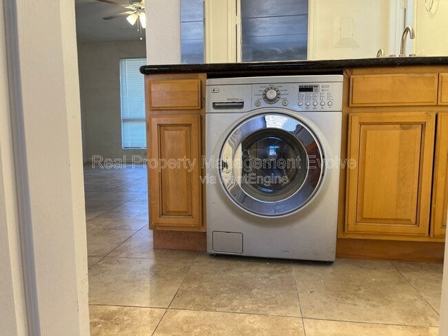 Building Photo - 7110 E Continental Dr