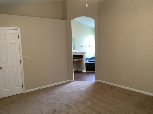Building Photo - 3268 Volley Dr
