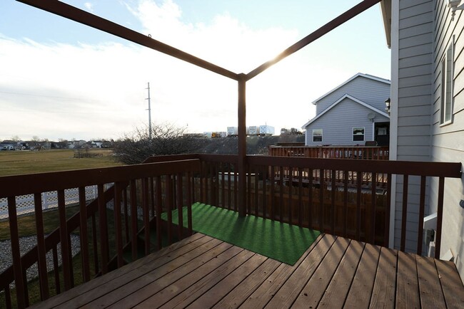 Building Photo - Beautifully Renovated Town home in Eaton.