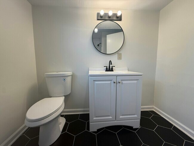 Building Photo - 5512 Cottonwood Rd