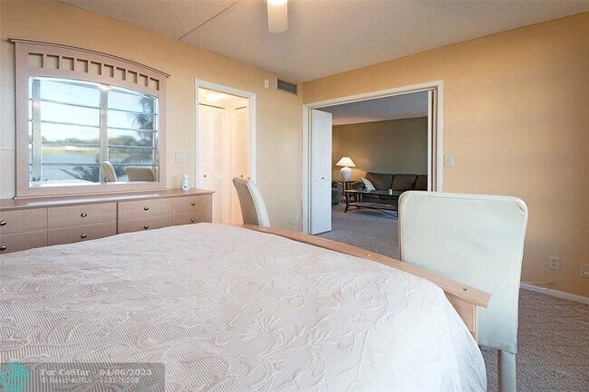Building Photo - 3051 N Course Dr