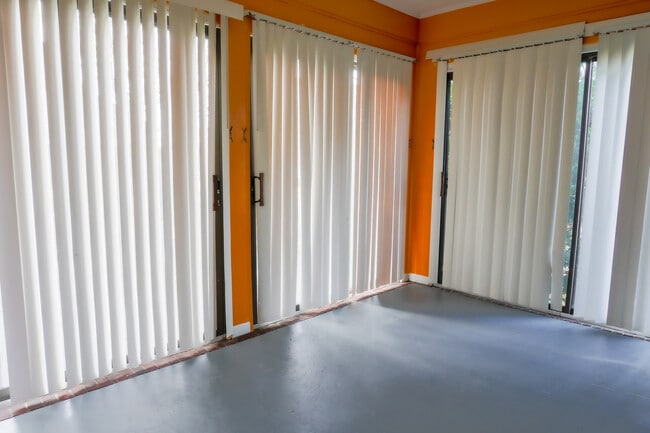 Building Photo - 8803 Turnbull Ave