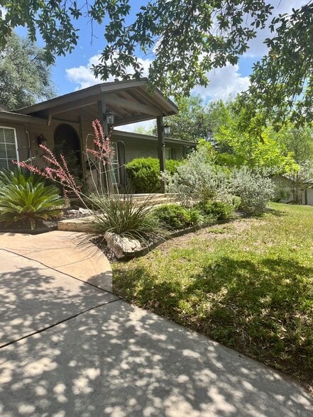 Building Photo - 3211 Woodcrest