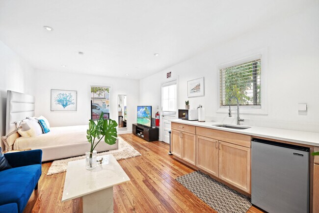 Building Photo - 40 Phoenetia Ave