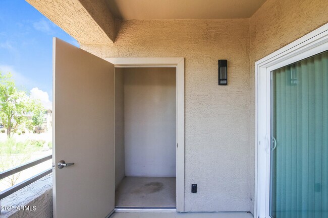 Building Photo - 5401 E Van Buren St