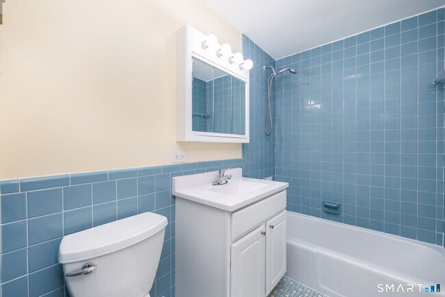 Building Photo - 117 Shadow Ln