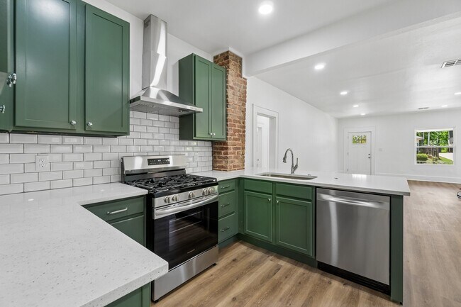 Building Photo - 1321 NE 9th St