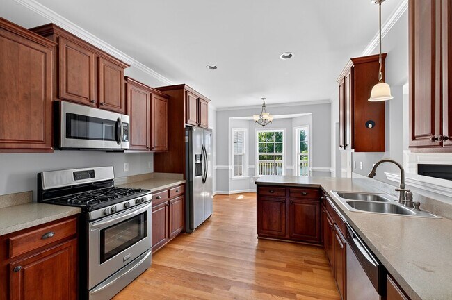 Building Photo - 147 Watersedge Ln