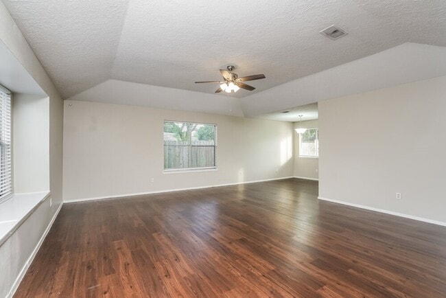 Building Photo - 21035 Rivershadows Ln