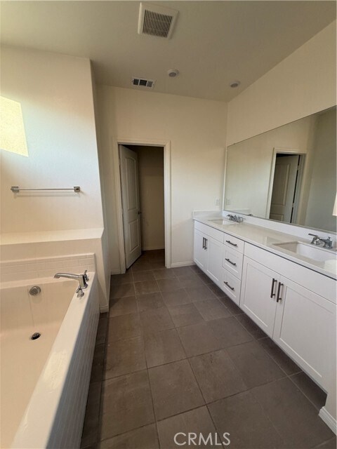 Building Photo - 1446 Laurelwood Dr