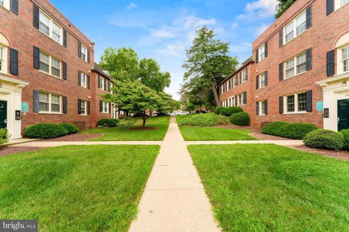 Building Photo - 2016 37th St SE