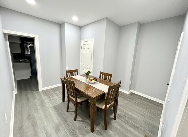 Building Photo - 2210 E Sergeant St