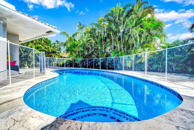 Building Photo - 864 Appleby St