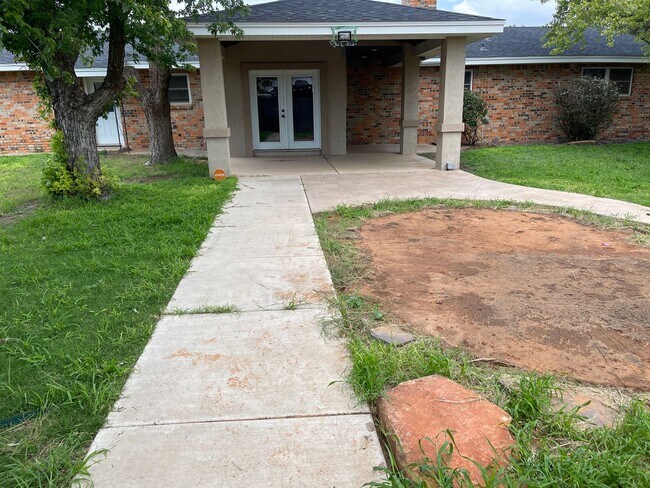 Building Photo - Beautiful 3 Bedroom Home, Zia School District!