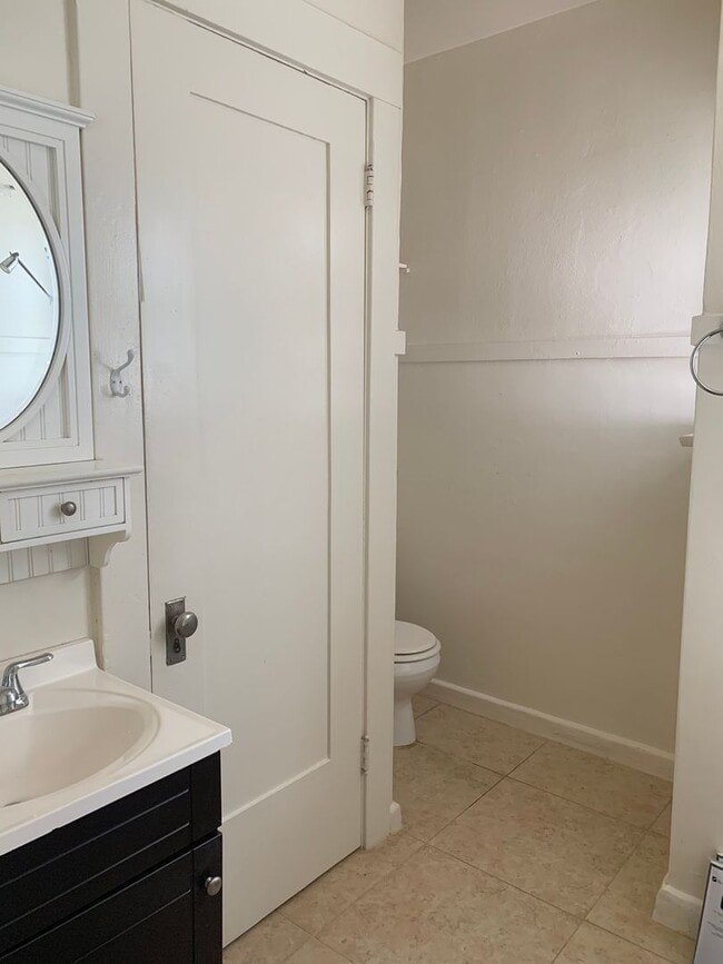 Building Photo - Vintage Studios with Historical Charm