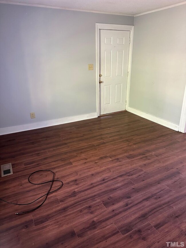 Building Photo - Your Own Home and Yard Centrally Located 3...