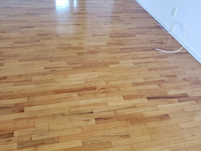 White hardwood floor - 1025 Idaho Ave