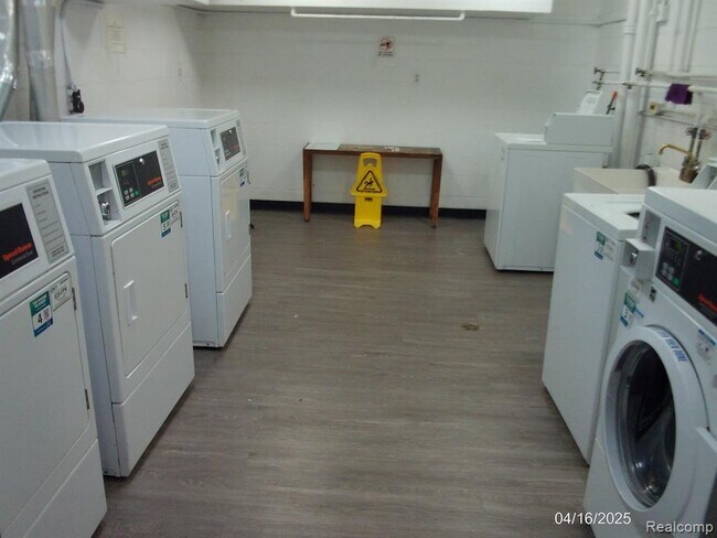 Building Photo - 1941 Orleans St