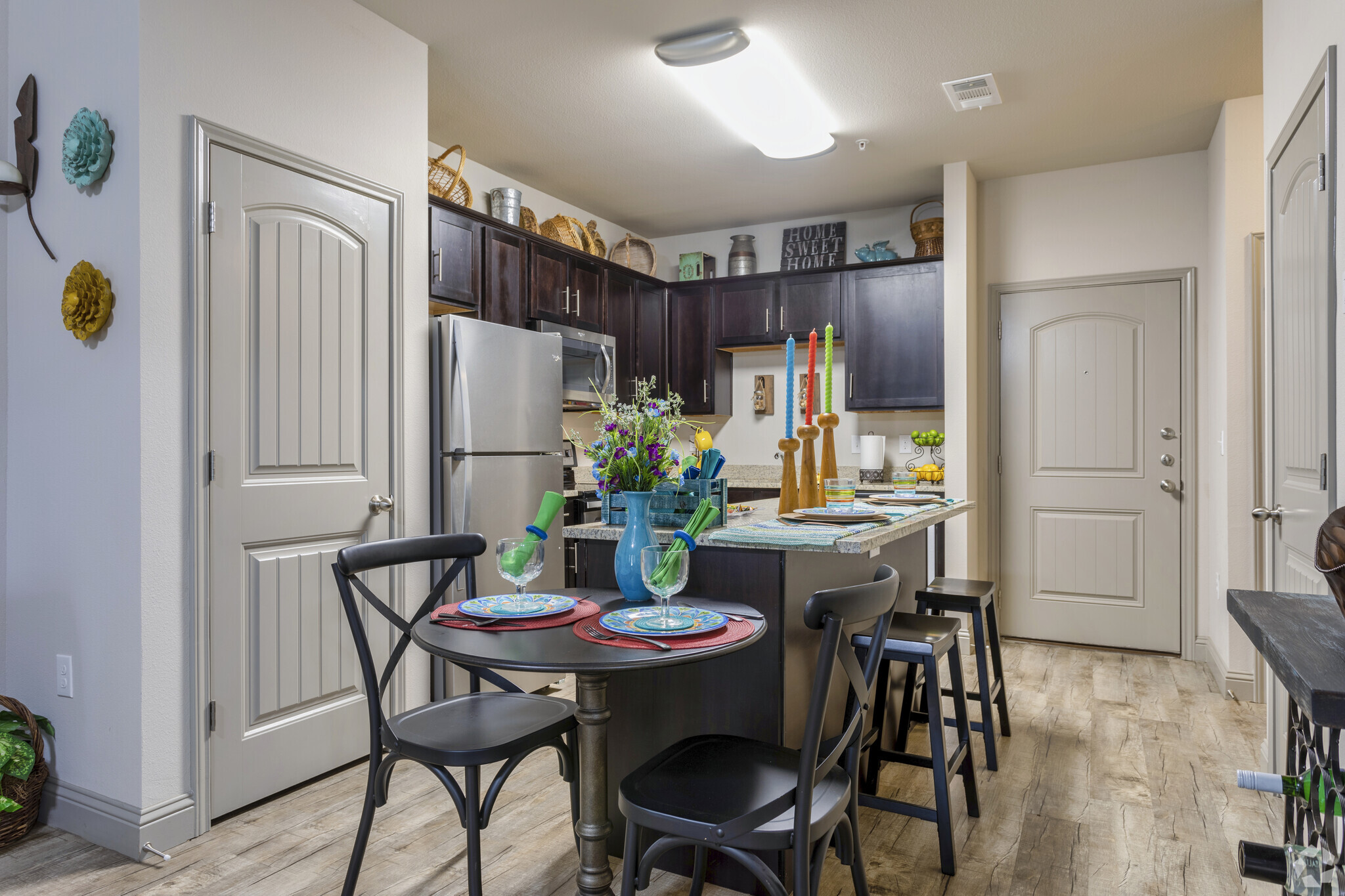 1BR,1BA - 740SF B-Style - Kitchen - Remi Apartment Homes