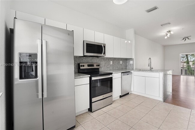 Building Photo - 5610 NW 114th Pl