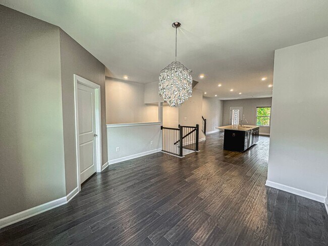Building Photo - Stunning 3 Bed 3.5 Bath Townhome With Atta...