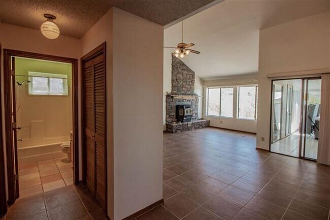 Building Photo - Home With All The Right Views!