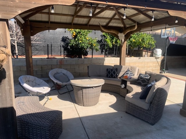 Building Photo - 4641 Cameo Dr