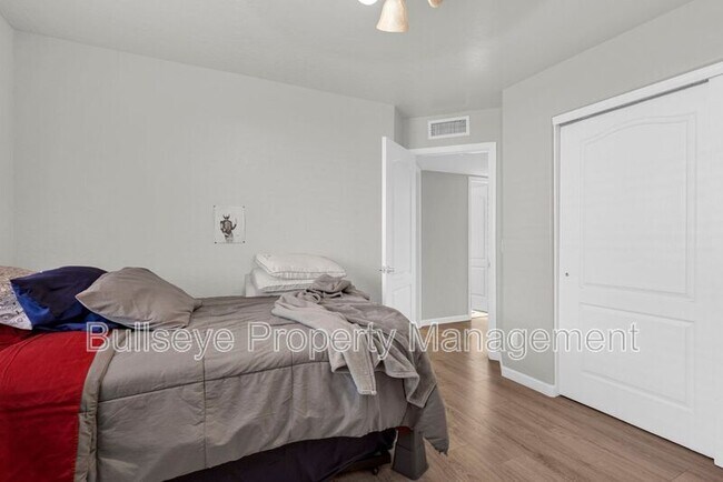 Building Photo - 809 S Lagoon Dr
