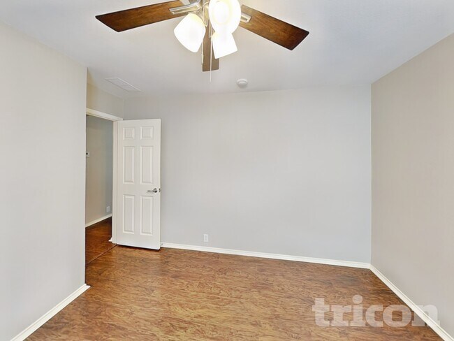 Building Photo - 317 Welch Dr