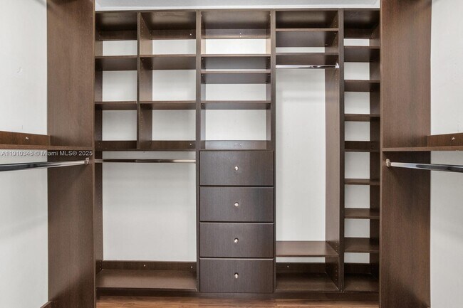 Building Photo - 1118 N 46th Ave