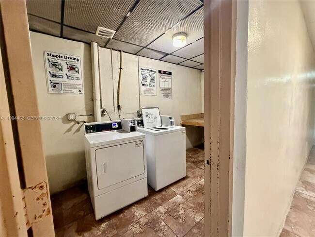 Building Photo - 488 NE 18th Ave