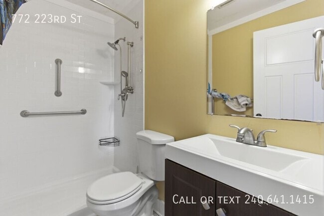 Building Photo - 772 223rd St