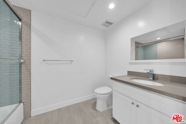 Building Photo - 667 Wilton Pl