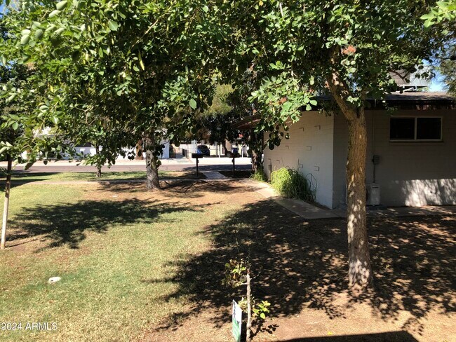 Building Photo - 2103 S Granada Dr